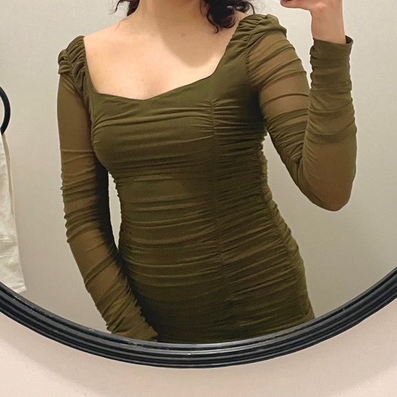 Rushed mesh green bodycon dress midi knee length - Picture 4 of 4